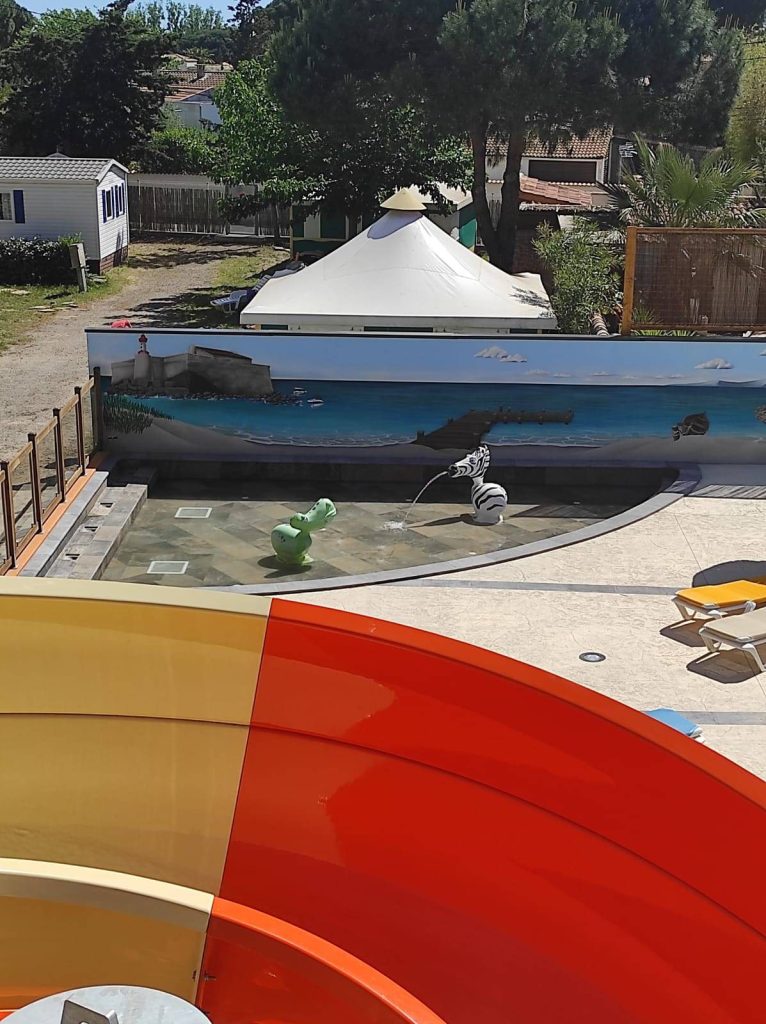 Construction d’un espace aquatique avec piscine, pataugeoire et toboggan dans l’Hérault